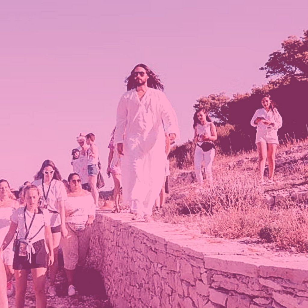 tsfuthepodcast's tweet photo. New episode today!
No, this isn't Jesus, it's a popular musician and actor that is definitely giving cult vibes though!
#tsfuthepodcast #truecrime #truecrimepodcast #truecrimecommunity #pinkaesthetic #coloradopodcast #denverpodcast #notjesus #cultvibes #friday #jaredleto https://t.co/w1hWQDc5OF