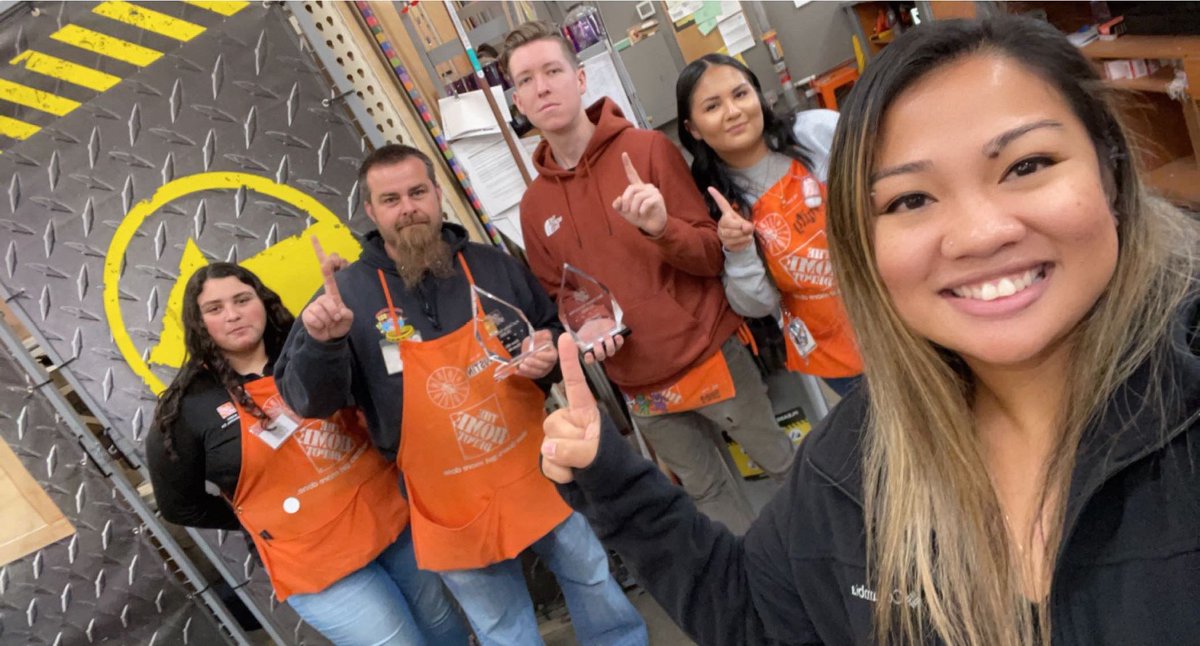 JadeTeurn's tweet photo. #1 twice in the row 2020 2021 Best Online Satisfaction!!! Great job to the Customers Service desk team!! #0651Pride #Pacnorthpride #Goaldriven #District172 https://t.co/rd1dKW22kn