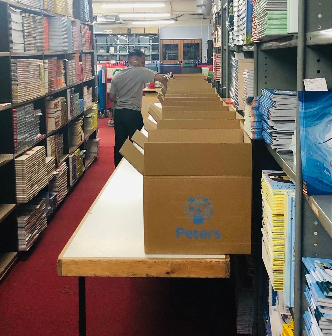 Our Year Group booklists contain 50 Recommended Reads for each year from EYFS to Y6. On Tuesday we're launching updated versions &amp; the full packs can be ordered via Peters Books.
💥Does anyone fancy a GIVEAWAY next week for a FULL PACK of 50 for a year group of your choice...?💥