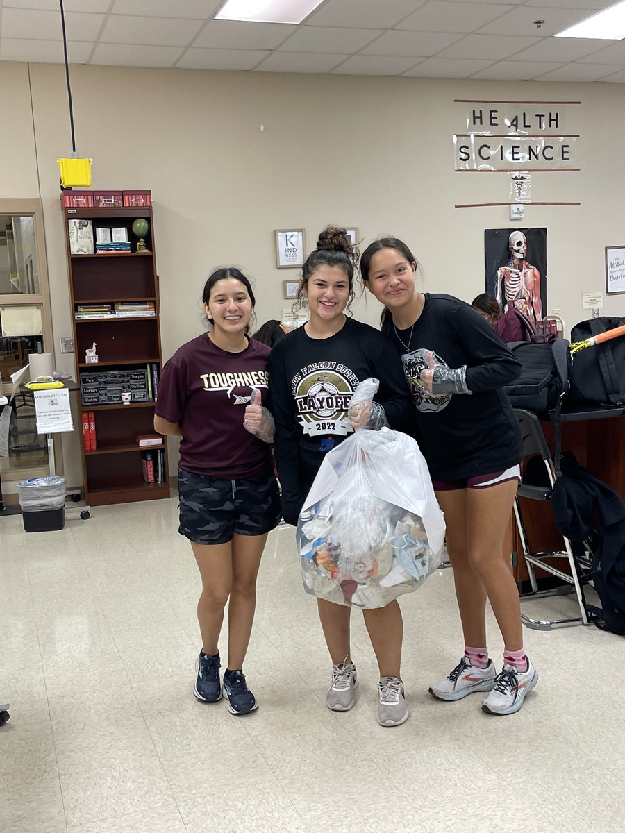 LFHSmedical's tweet photo. HOSA members built bird feeders and picked up trash at LFU to celebrate Earth Day!🌍❤️ #ITEACHLFU @LuisMunizLF https://t.co/DiWXE6GRRa