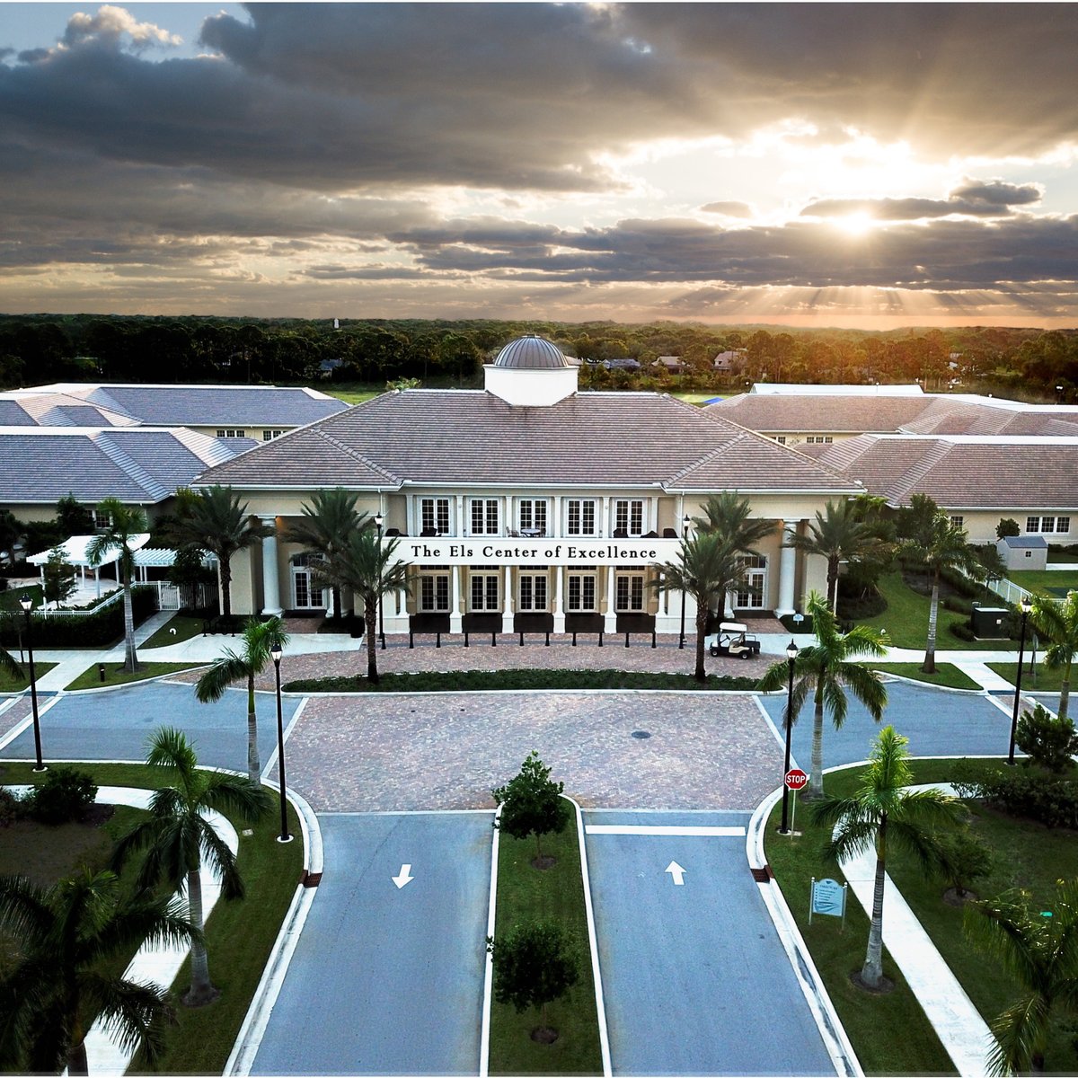 Valencia Country Club tweet media