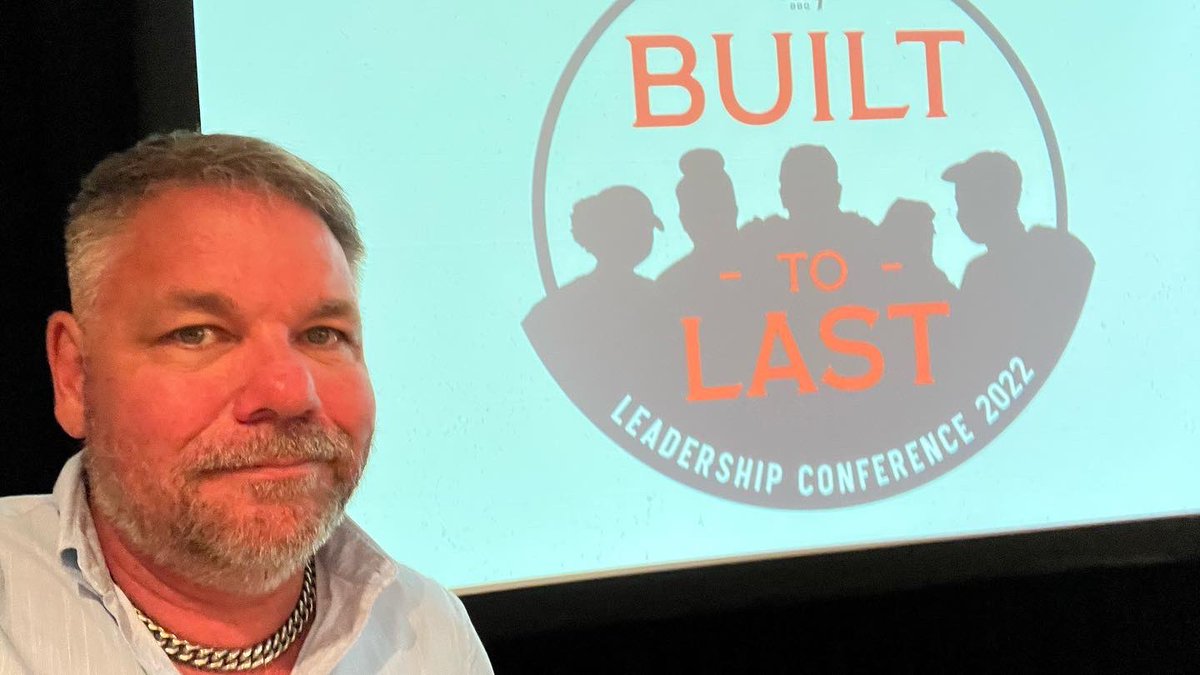 cfmcom's tweet photo. I saw this on a random t-shirt at Orlando airport. Got me thinking about my time here with @citybbq during their Leadership Conference. They truest possess an energy that exists between teammates where they feel seen, heard and valued.
#emploverbranding
#feedingthehumanneed #hr https://t.co/emqlLZ1Id2