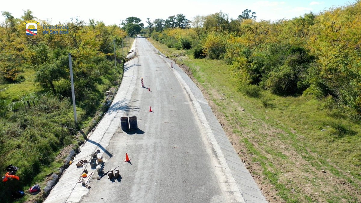 obrassanjose's tweet photo. #OBRAS #Ituzaingó
La ISJ continúa con revestimiento de taludes y banquinas en Paso #inundable sobre Arroyo la Virgen en Villa Ituzaingó.
#ISJ #SanJose #Rural #Ciudad #ObrasSanJose #CamineriaRural #UY https://t.co/YWaZTwHQJ8