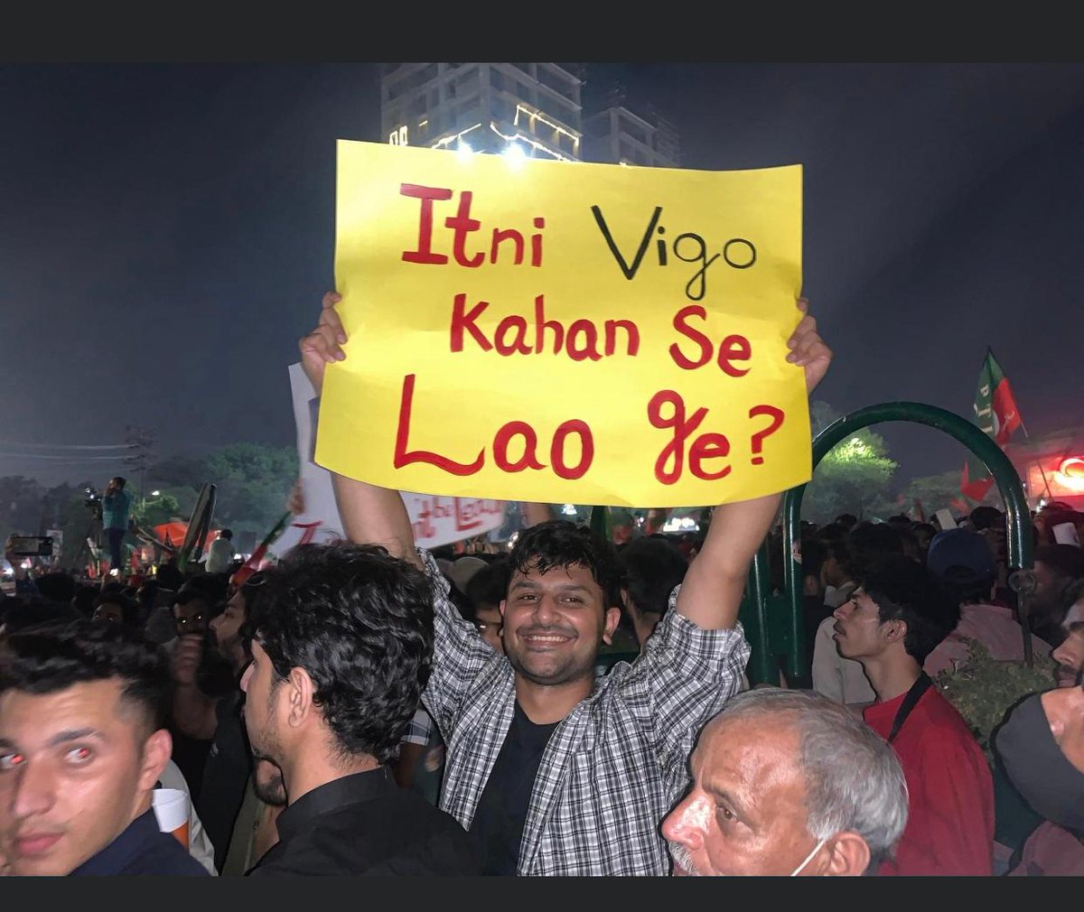 zainhasanimages's tweet photo. #امپورٹڈ_حکومت_نامنظور https://t.co/39HizYfcVR
