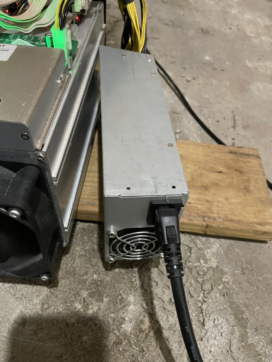 DeFBeD's tweet photo. I’m getting rid of an S9, as I begin to empty my house for a move. This thing is still in great shape and hitting 15-16th running @braiins_systems … I’ll ship anywhere in the U.S …$400 Fiat, $350 in sats 🤙🏼… 

Dm if interested, share for others if not https://t.co/u0bS7Kbwau