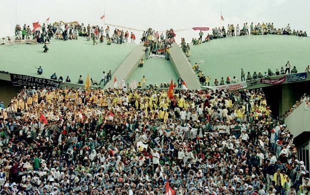 Sijon_101's tweet photo. Once upon a time in 1998 !
#MahasiswaBergerak #AksiNasional114 https://t.co/BsLOJoATYM