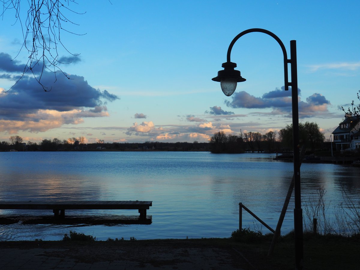 gerben_vandijk's tweet photo. Bergse Voorplas ǀ Rotterdam ǀ 3 april 2022 ǀ #gerbenkijkt #GoodNightEveryone https://t.co/a4oUVfPX3H
