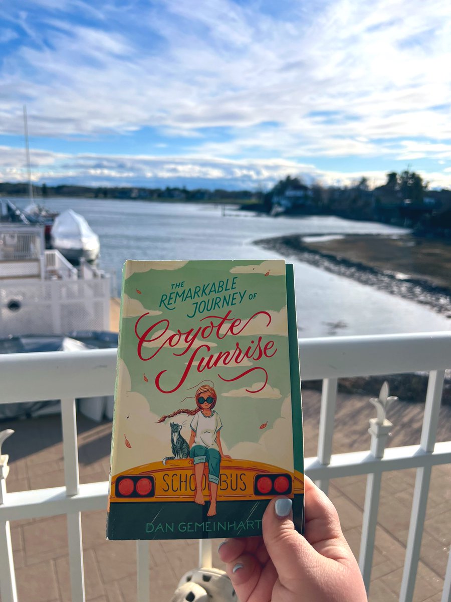 MrsBarnes__'s tweet image. Not a bad spot for some April break reading 📚🌊☀️ #springbreakreads #middlegradefiction