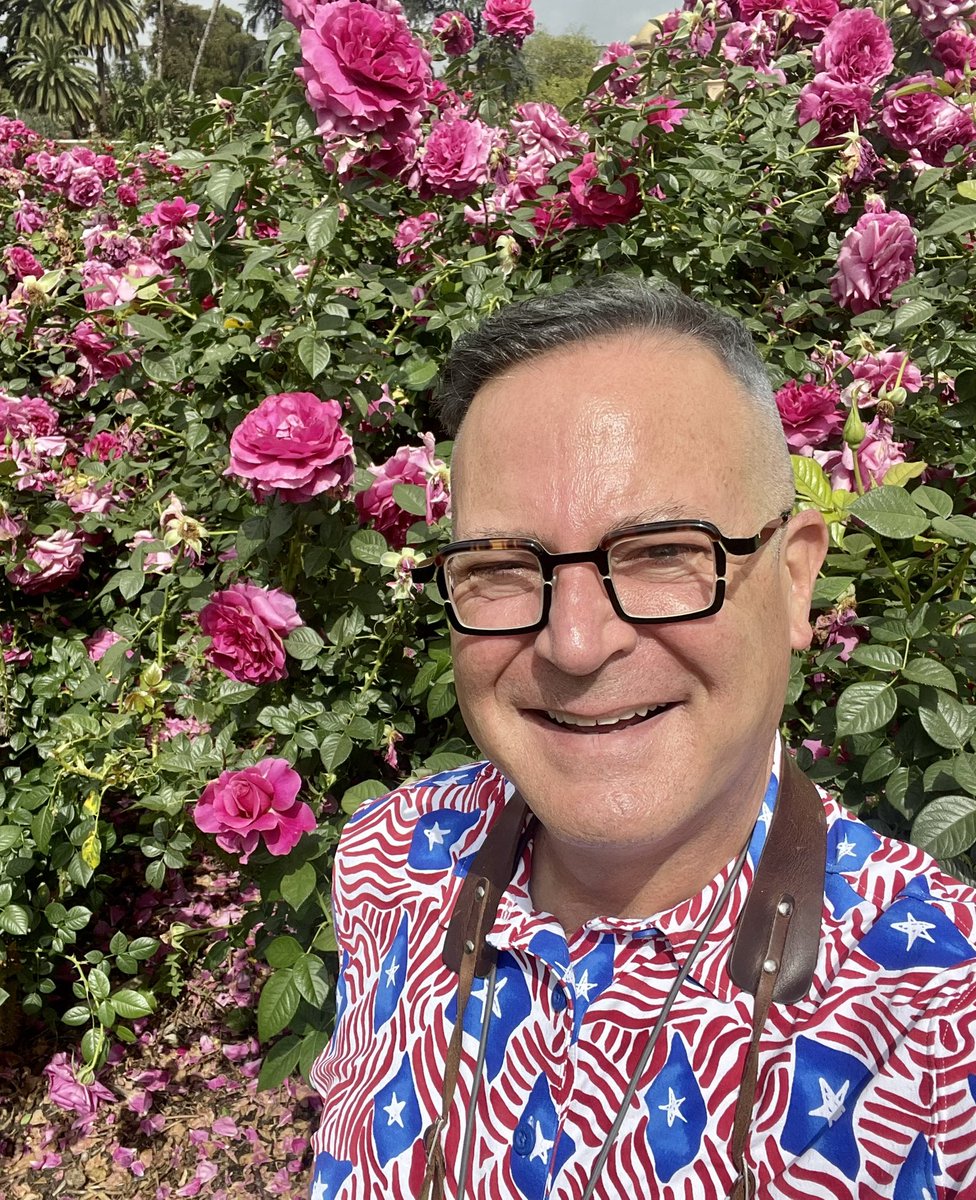 Happy Sunday! 🌞
Playing in the flowers…again! This time at the @ExpositionPark #RoseGarden! I ❤️ LA!

#visitcalifornia #explorecalifornia #explorela #thingstodoinla #visitla #ilovela