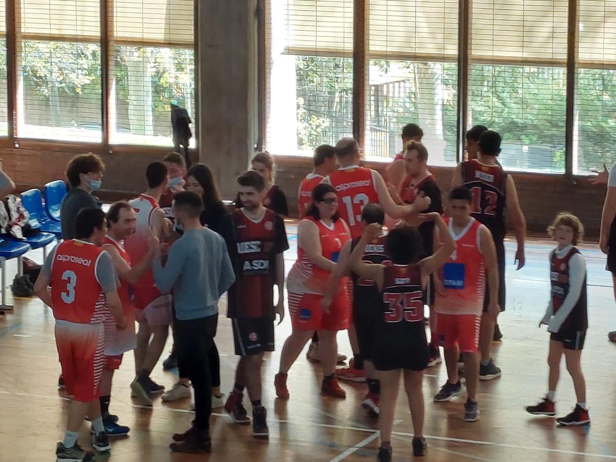 UESC_SantCugat's tweet photo. RESULTAT #UESCASDI • UESC ASDI 40-29 ASPROSEAT🏀
Martina🗣 “Victòria coral marcada per la defensa, el bon moviment de pilota i la contribució de cadascun dels jugadors per emportar-nos el partit. Felicitar als nostres nois i seguim treballant per millorar🏀” https://t.co/Wacx0oUQ0s