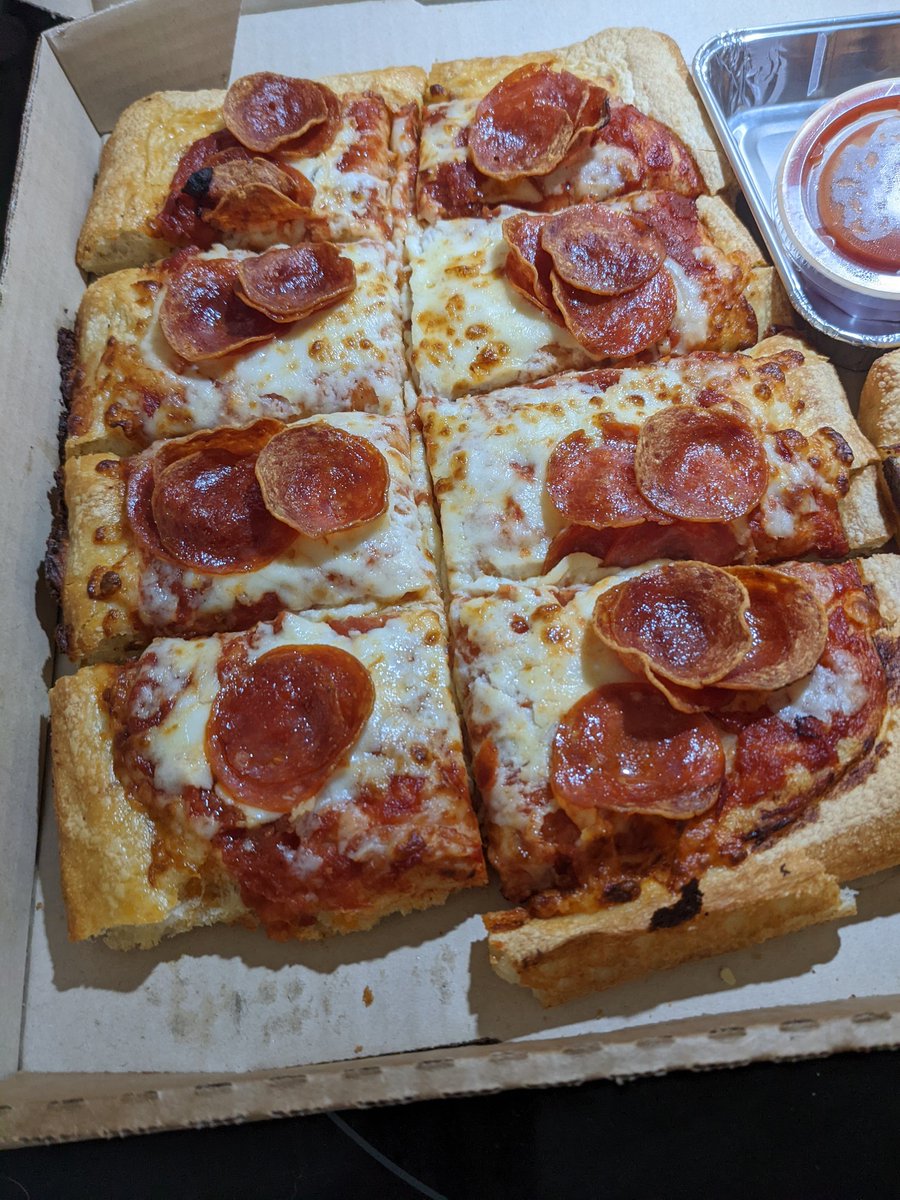 Was crazing the buttery crust of a <a href="/pizzahut/">Pizza Hut</a> pizza...not sure WTH this dry-ass fiasco is