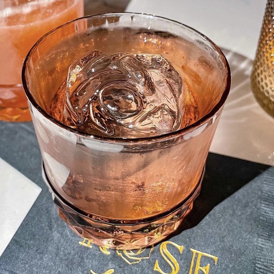 adalinachicago's tweet photo. Tune in to @WGNNews to watch @IAmAudarshia reveal more about our hidden cocktail bar, #RoseLounge! 🥃🌹
https://t.co/rbYBhQEKSM
___
#Chicago #GoldCoast #speakeasy #chicagofood #chicagobars #cocktail #cocktails #cocktailbar https://t.co/8tgsuCNWd2