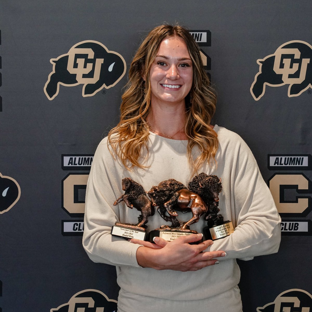 It was a special day for <a href="/kindyllwetta_/">Kindyll Wetta</a>!

Defensive Most Valuable Player ✅
Newcomer of the Year ✅
Crystal Ford Adams Scholar Athlete Award ✅

#ElevateYourGame || #GoBuffs 🖤💛