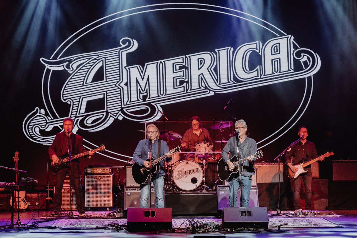 Let’s keep this train rollin! Two excellent shows down… Detroit, you’re up! See you in a few.