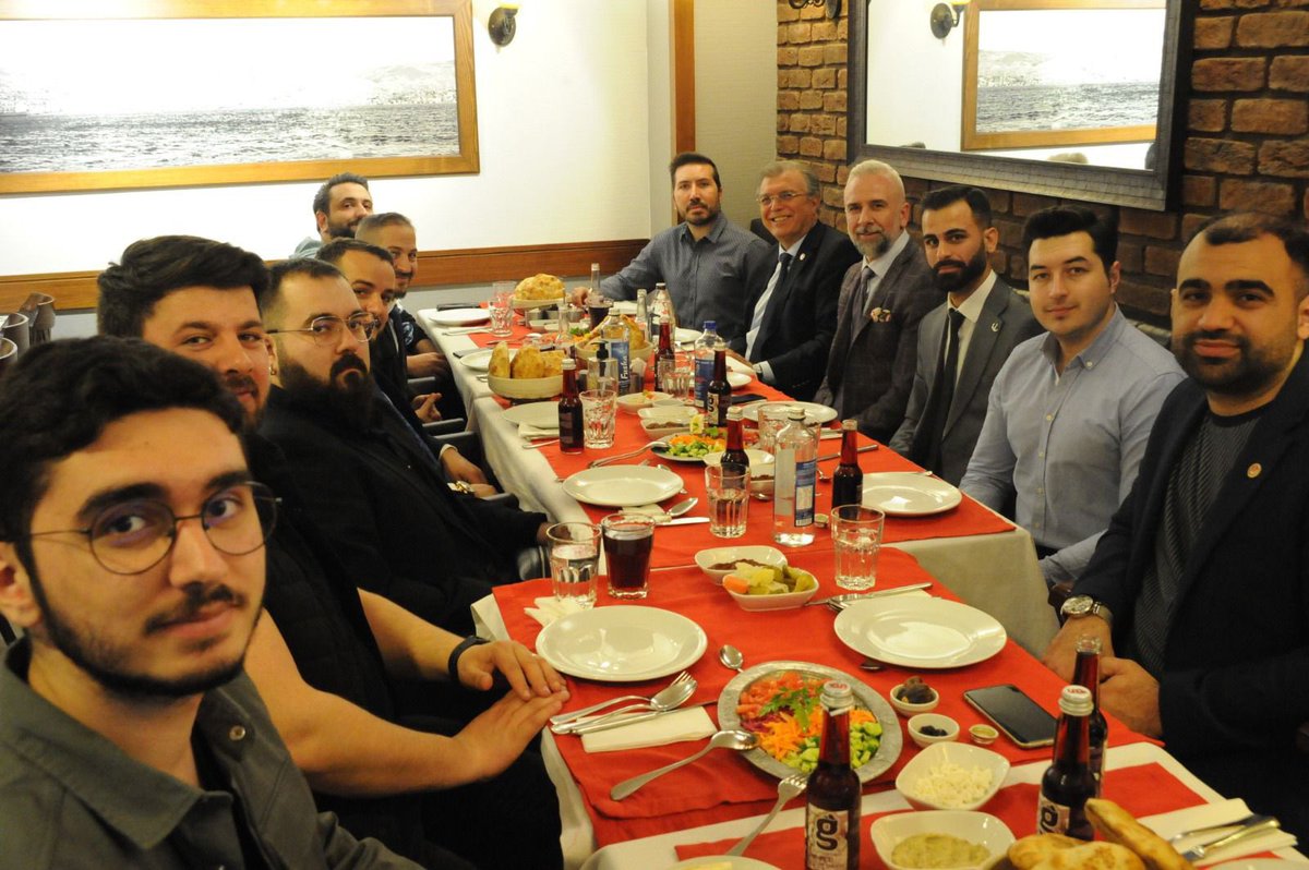 av_mustafaozer's tweet photo. İftar vakti… Prof. Dr. Doğan Aydal Hocamızın bilgilerinden istifade ettik. @prof_aydal @rpyemretasci @ofarukaktr https://t.co/ZShjLTu1QN