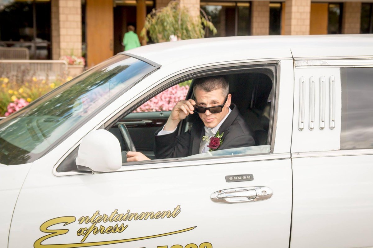 pokeyslittledog's tweet photo. I demanded that we have a white limo on our wedding day just so I could copy Lemmy’s shot from the Foo Fighters’ “White Limo” video.
(See also: me doing the same from INSIDE the FF limo in my avatar for this very app! 😎)
#GoLimo https://t.co/PC2lOISiUq