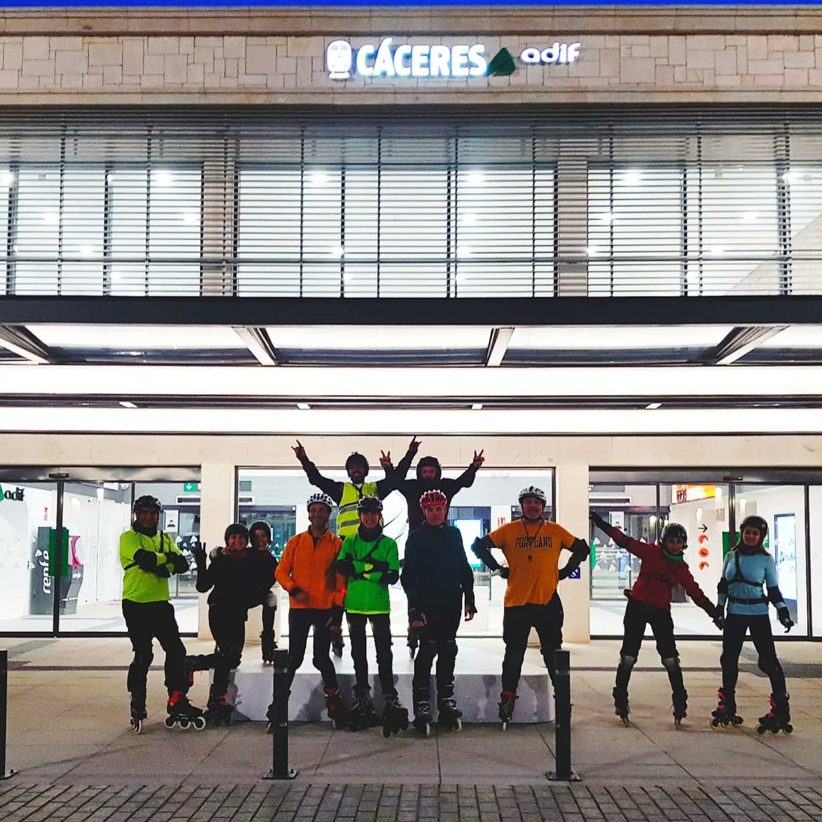 CCRuedas's tweet photo. Fotos de la Ruta del 31/3 . Ven a rodar con nosotros!! Anímate ,ya sea por asfalto o en pabellón!! Únete a CCRueda!! 😉 #patinajeenlinea #diversionasegurada #deportecáceres #DeporteExtremadura #ccrueda https://t.co/7sRrT3F8ia