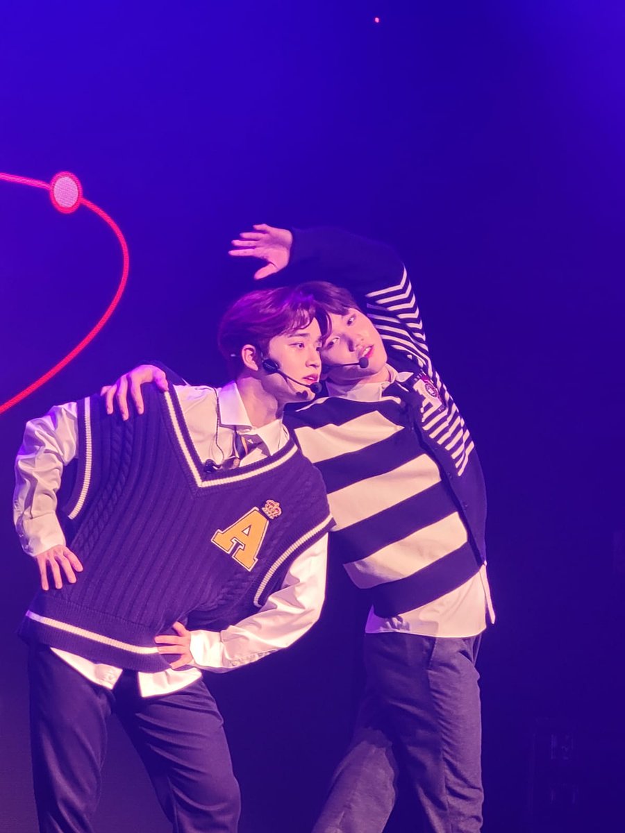 raintogiuk's tweet photo. my mum got the best photo set from mcnd tonight
#MCNDinLONDON 
#MCNDconcert 
#MCND_EUROPE_TOUR
#MCND https://t.co/7k2DZ4YCVn