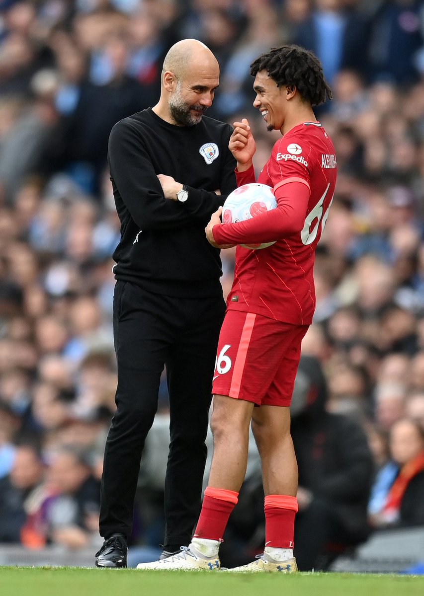 TrollFootball's tweet image. "Remember when United fans compared you with Wan Bissaka."