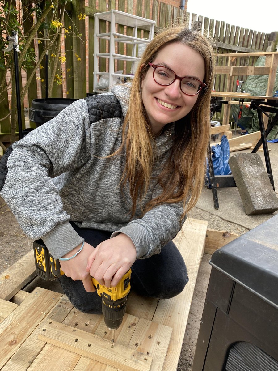emilimagine's tweet photo. Keeping busy in a Sunday!
#diy #woodwork #woodworking #woodworkdiy #sundaycraft #craft #crafty https://t.co/eHfMy6X5S7