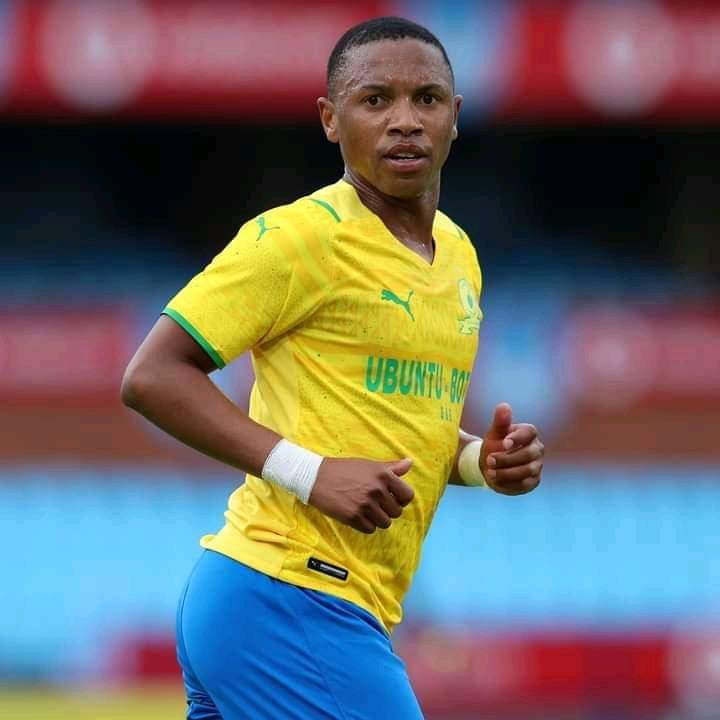 TjoviTjo, happy birthday to Andile Jali Sundowns middle fielder, stay safe always, enjoy your special day 