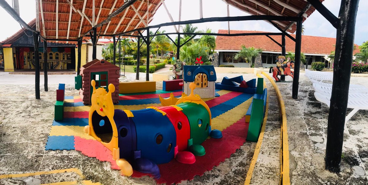 hclubsantalucia's tweet photo. 🤩 Ya estamos de vuelta con el servicio para pasar el día disfrutando de la playa 🏖 y la piscina 🌞🌊.
📲Reservas directas con el hotel a través del WhatsApp 👇https://t.co/VgbwavaUrX
🚌Disponible ya con transporte en las agencias de viajes.
#Pasadia #Piscina #DayPass #Pool https://t.co/9K2aftOzOe