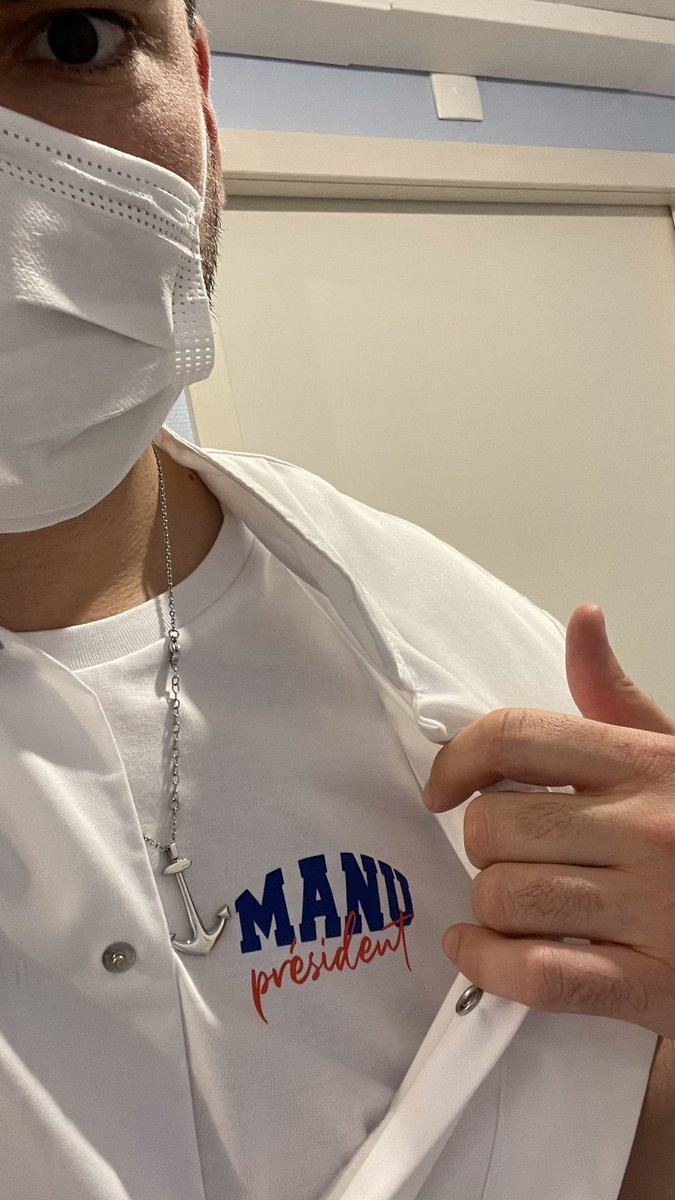 BretonTo's tweet photo. secrètement sous ma blouse aujourd’hui… 🤫 https://t.co/Z1BVk76dBk