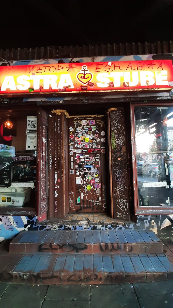LEITKEGELband's tweet photo. Heute (10.04.) spielen wir mit unseren Freunden von ZOI!S in der Astrastube in #Hamburg
Beginn um 20.30 Uhr
Es gilt die 2G Regel
Eintritt 10 Euro AK
.
.
.
#leitkegel #zois #konzerte #tour #lalaschallplatten #capturedlive #punk #stpauli #konzert @captured_live https://t.co/OSTD0MlTc9
