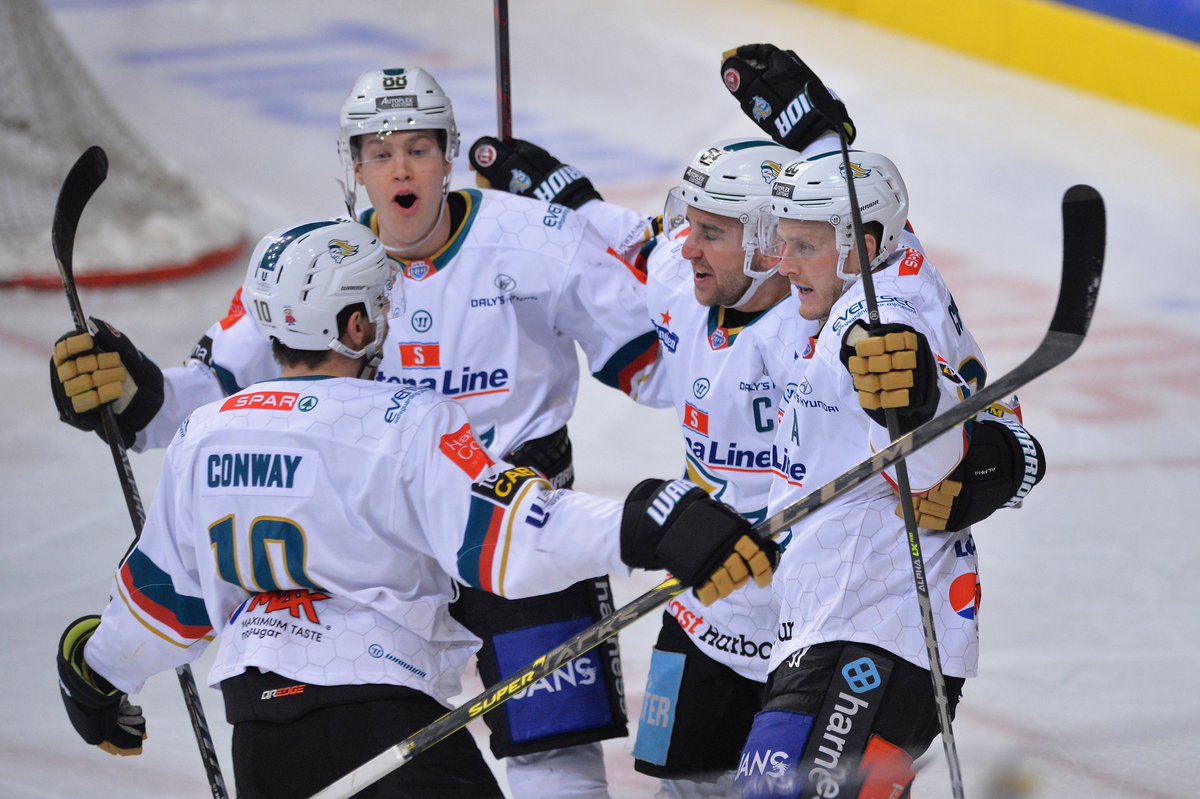 YOUR STENA LINE BELFAST GIANTS ARE @PremierSportsTV <a href="/officialEIHL/">Elite Ice Hockey League | #EIHL</a> CHAMPIONS! 🏆

<a href="/StenaLineUKIE/">Stena Line UKIE</a> <a href="/StenaLine/">Stena Line</a>