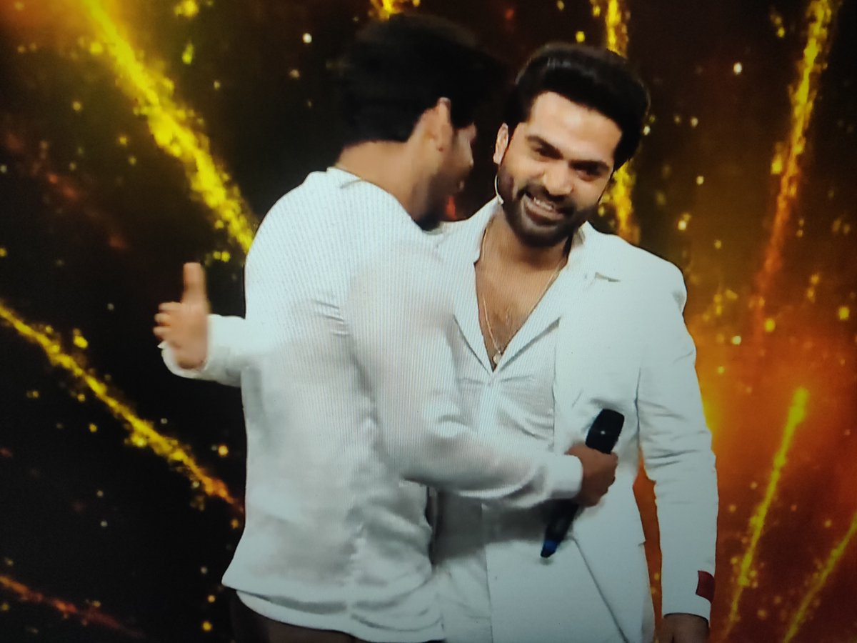 Sanandr49857533's tweet photo. Finally ♥️♥️🥲🥲🙏🏼
This legit got me emotional ♥️♥️♥️
Onwards and Upwards Brother @OfficialBalaji 

STRxBala ♥️

#BBUltimate #BBUltimateWinnerBala 
#BalajiMurugadoss𓃵 #SilambarasanTR https://t.co/igMcYQuSKb