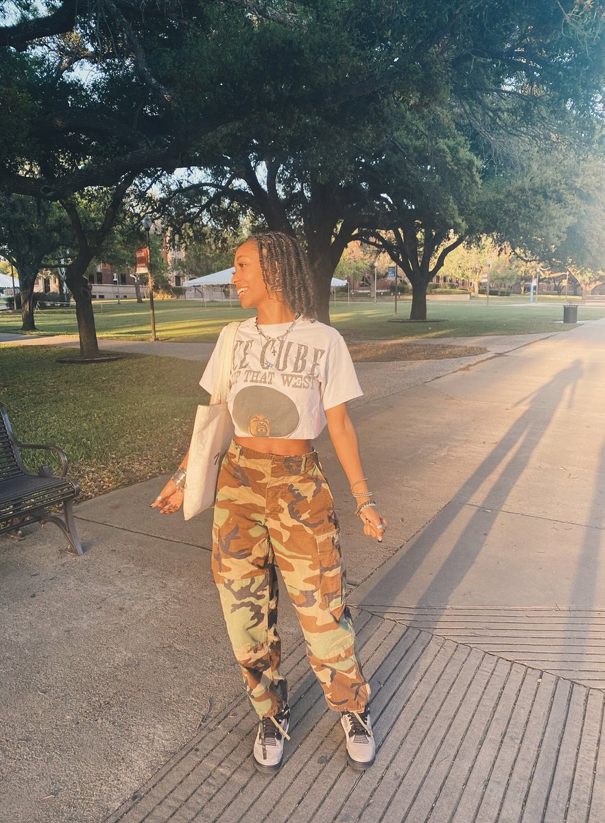 celestialniya's tweet photo. i am the vibe ☆ #oilspill2 #pvoilspill2 #pvamu #pv24 #pvspringfest  #PVSPRINGFEST2k22 https://t.co/ox1JXBX1OF
