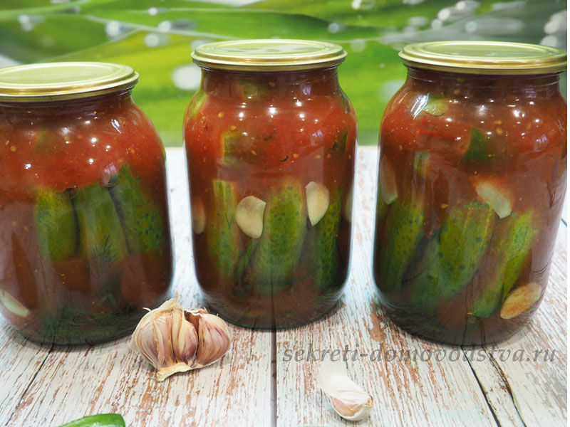 Огурцы в томатной заливке на зиму — обалденный рецепт с чесноком: Хрустящие консервированные огурчики – это любимейшая заготовка на зиму. Особенно сейчас, когда у многих имеются свои дачные участки. И на каждом найдется тепличка со своими посадками.… dlvr.it/SNKXJR