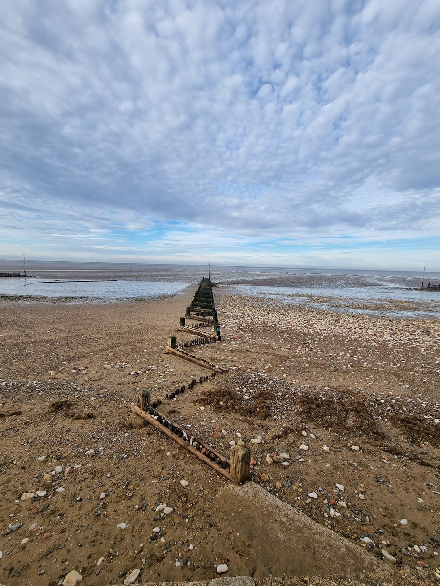 HOJADARO's tweet photo. Love @BBCCountryfile but remember that #plastics put in the recycling bin will NOT go to landfill! It will be recycled and made into new products. Thanks to everyone #litterpicking and capturing beach plastic that has got into the environment. #Pledge2Recycle #StopItDontDropIt https://t.co/gy3Jc9ug8A