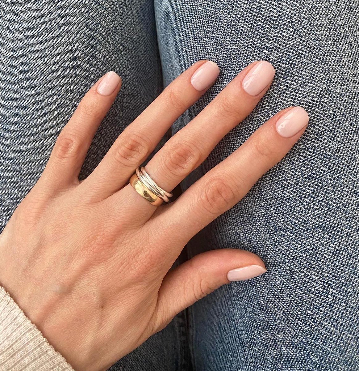 OPI_PRODUCTS's tweet image. Make it personal (but in a good way). Blend multiple polishes to create a custom shade for your clients, just as @nailstudio_by_jo did. 🎨🧑‍🎨
 
Shades: #FunnyBunny, #PutItInNeutral, and #LoveIsInTheBare

#OPIObsessed #ColorIsTheAnswer #NeutralNails #NOTD #NailEnthusiast