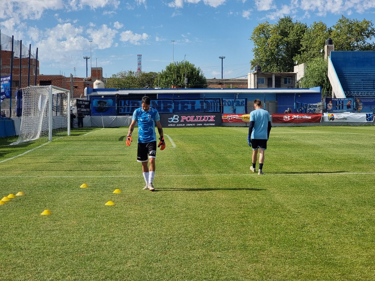 FClubLucchetti's tweet photo. Entrada en calor💪 

#lauchalucchetti #laucha #cristianlucchetti #VamosLobo🔵⚪🐺 https://t.co/jB9hDs8LZm