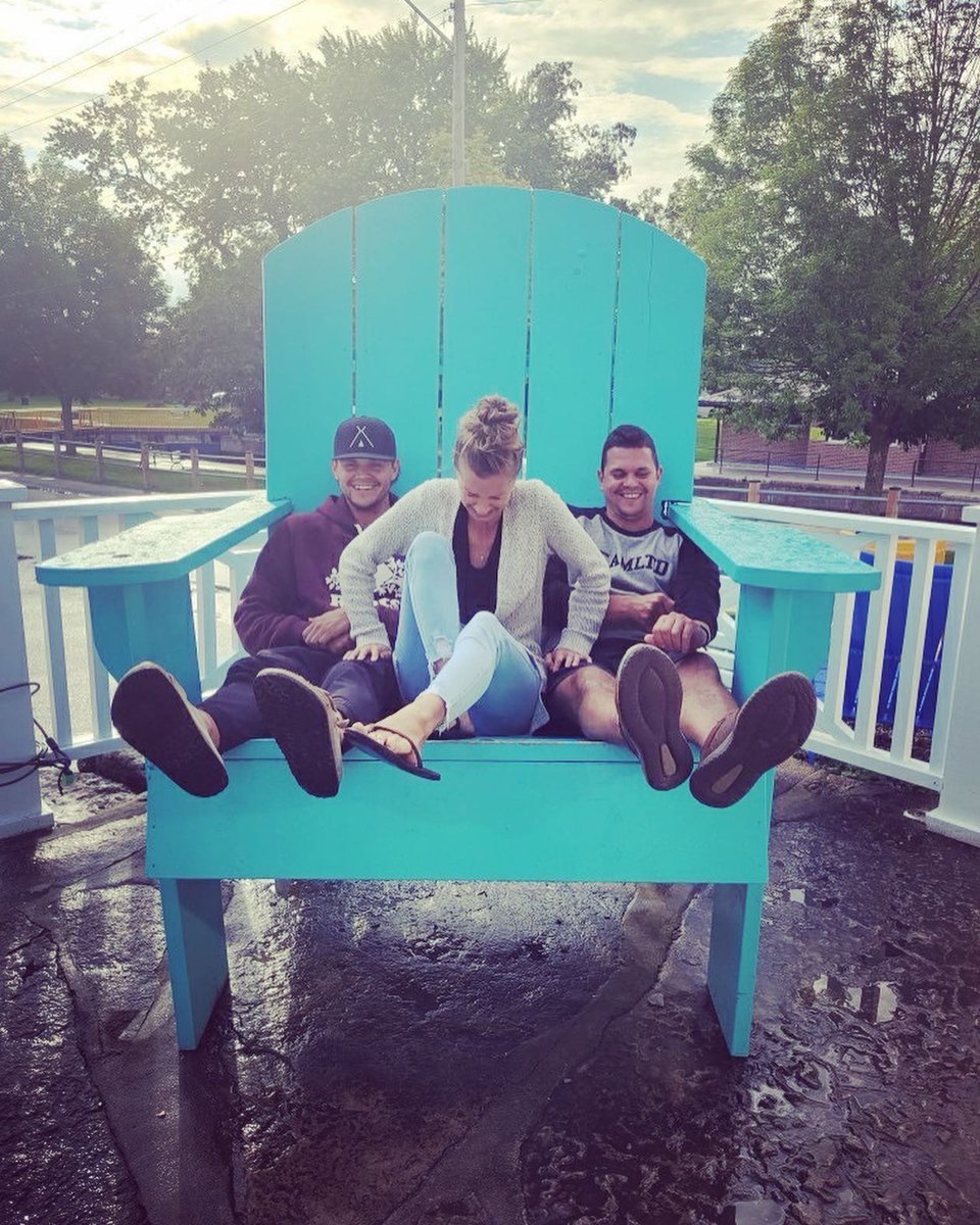 A rose between two thorns 😂 
Happy #nationalsiblingsday, my sweet homeslices, love you both like crazy! xo