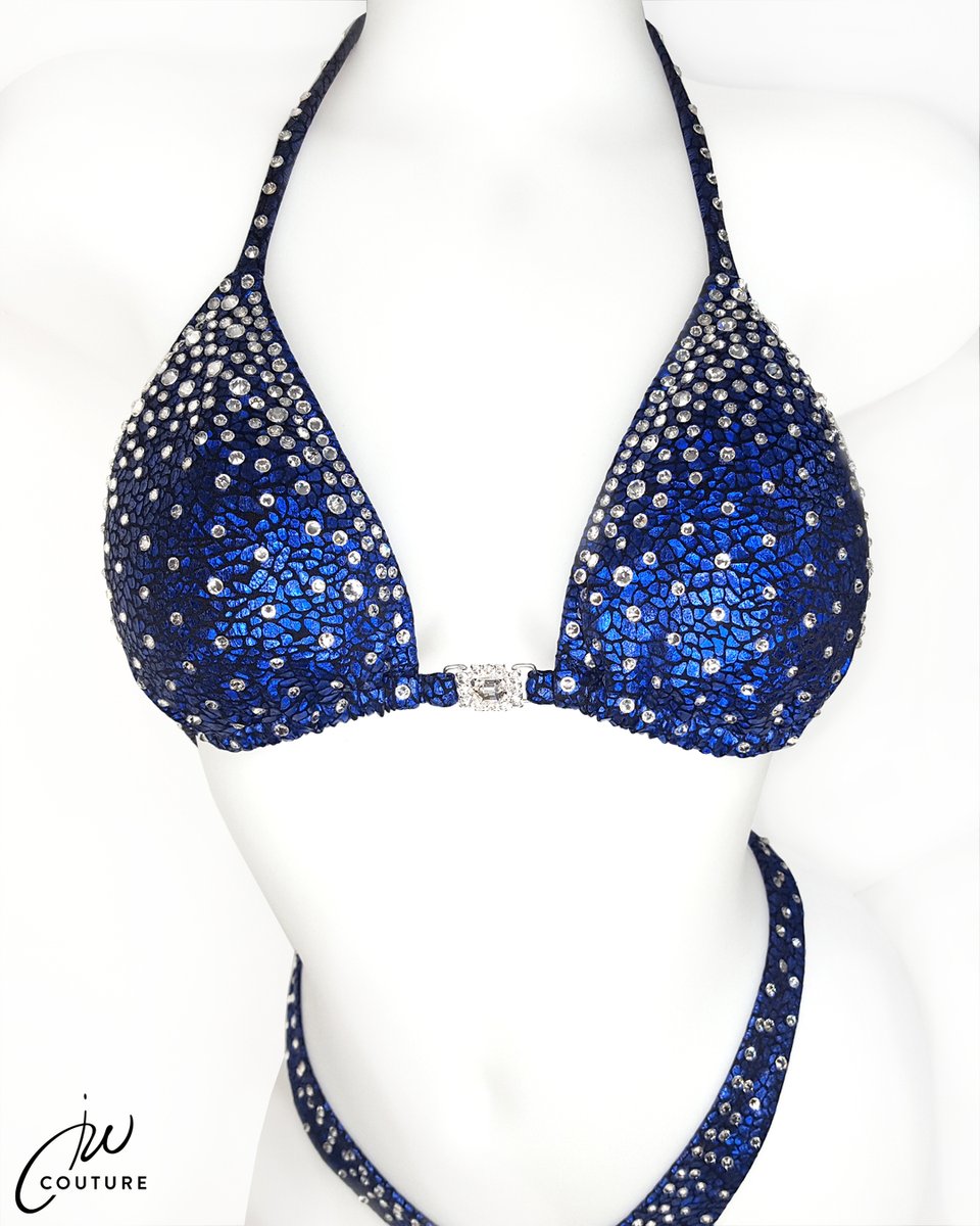 Jaclyn_Wilson's tweet photo. We will never tire of this rich shade of blue. And it is just as gorgeous under the bright stage lights. 

Blue is a fantastic choice for many people, which is rare for most fabric colours. It always looks great against the spray tan, and works well with various hair/eye colours. https://t.co/jT21fuDiiw