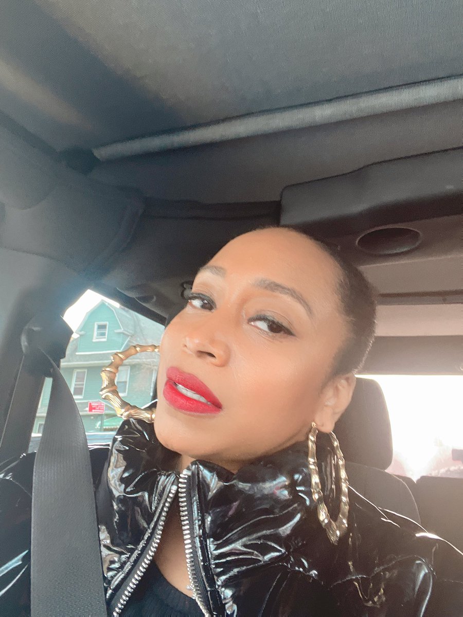GoodGirlPR's tweet photo. A few weeks ago, my first DJ manager, @alexxtroy, told me that ALL I have to do is serve face-  no gym needed. I laughed. #humbleasever https://t.co/U1RD3nkjCI