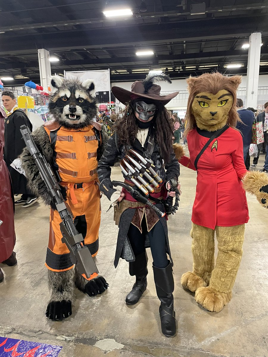 HedgewolfShadow's tweet photo. Well I had a lot of fun at the Comicon as my pirate oc Cap’n Skull https://t.co/1WVjdXbasK