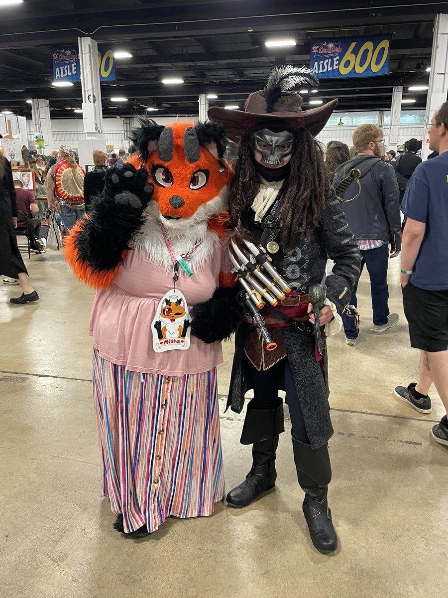 HedgewolfShadow's tweet photo. Well I had a lot of fun at the Comicon as my pirate oc Cap’n Skull https://t.co/1WVjdXbasK