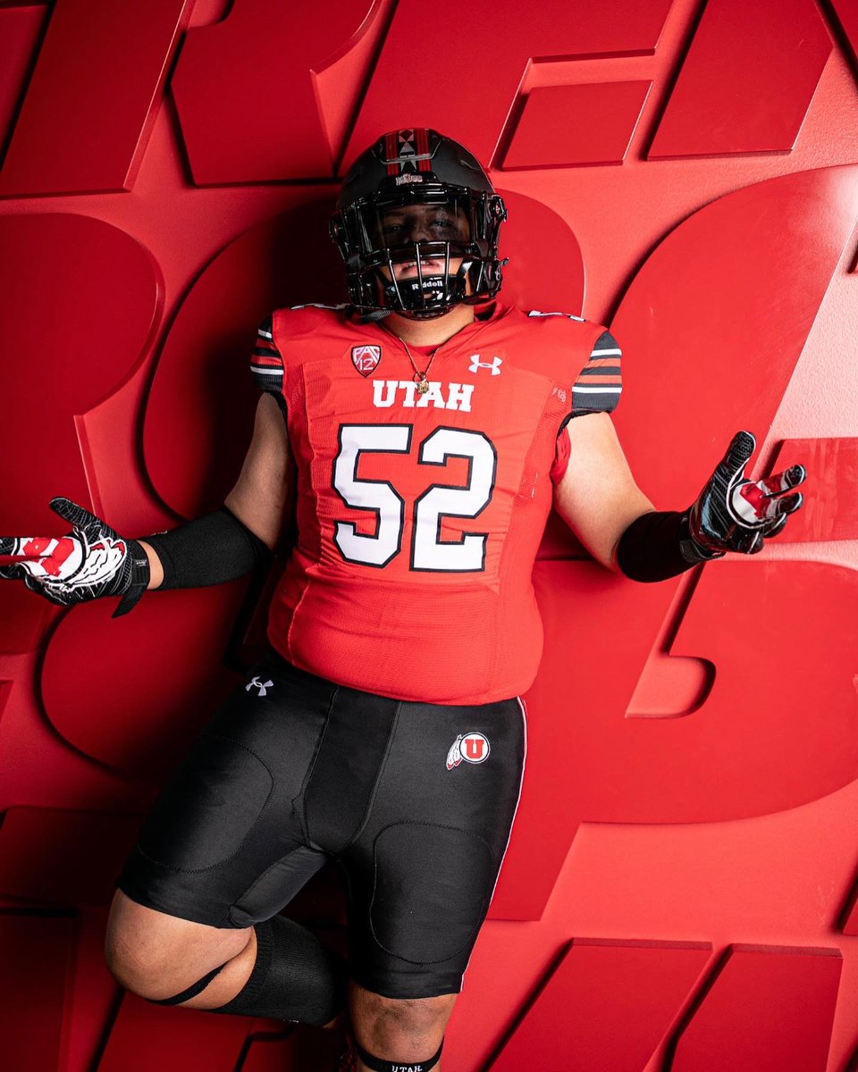 masi4o8's tweet photo. great visit at the university of utah this past weekend!!🖤🇼🇸, #E73 #UTES #DPP @e73_FBAcademy @Utah_Football @Sam_Poutasi73 @sirocwell #E734Ł https://t.co/FiK5O02UWo