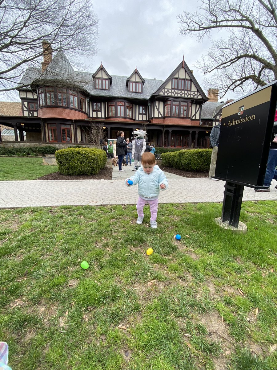 andrewcevasco's tweet photo. Just a couple of cousins spending time on @LoyolaMaryland’s campus hunting Easter eggs! @LoyolaMDAlumni https://t.co/izvcj5CvWL