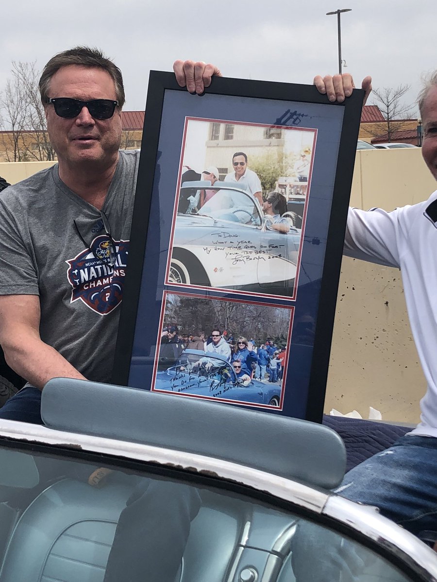 HaroldRKuntz3's tweet photo. Bill Self riding in the same car Larry Brown rode in in ‘88. #kubball https://t.co/j2vqrxjPKe
