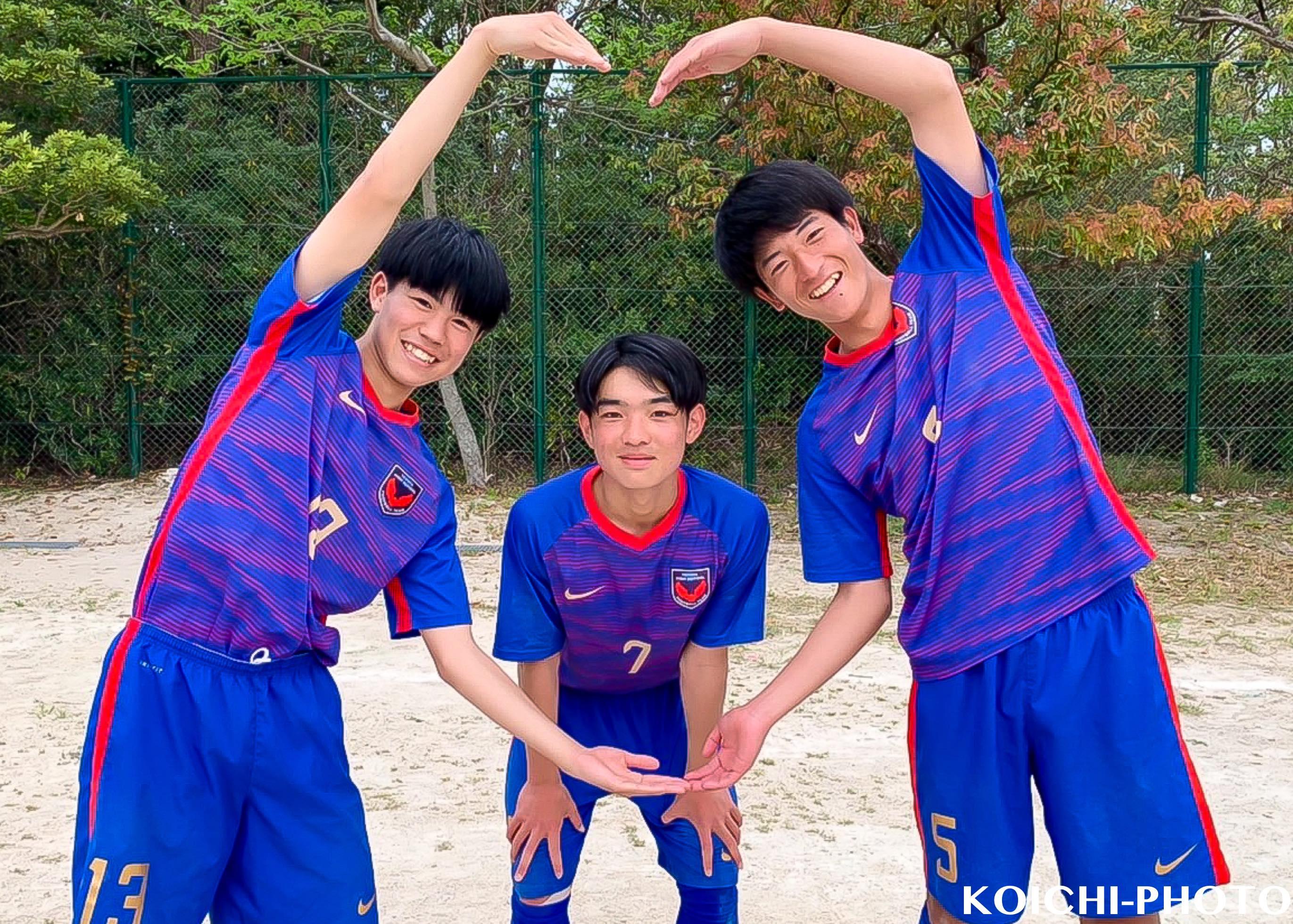 コーイチフォト 福岡県高校サッカーフォトメディア Auf Twitter 今日のヒーロー 八幡高 写真左から ゴールを決めた萩原新太 2年 五寳裕大 3年 上田柊太 3年 高円宮杯u 18サッカー福岡県リーグ2部a 九州産業 ０ ３ 八幡 22 4 10 日 福岡西陵高g