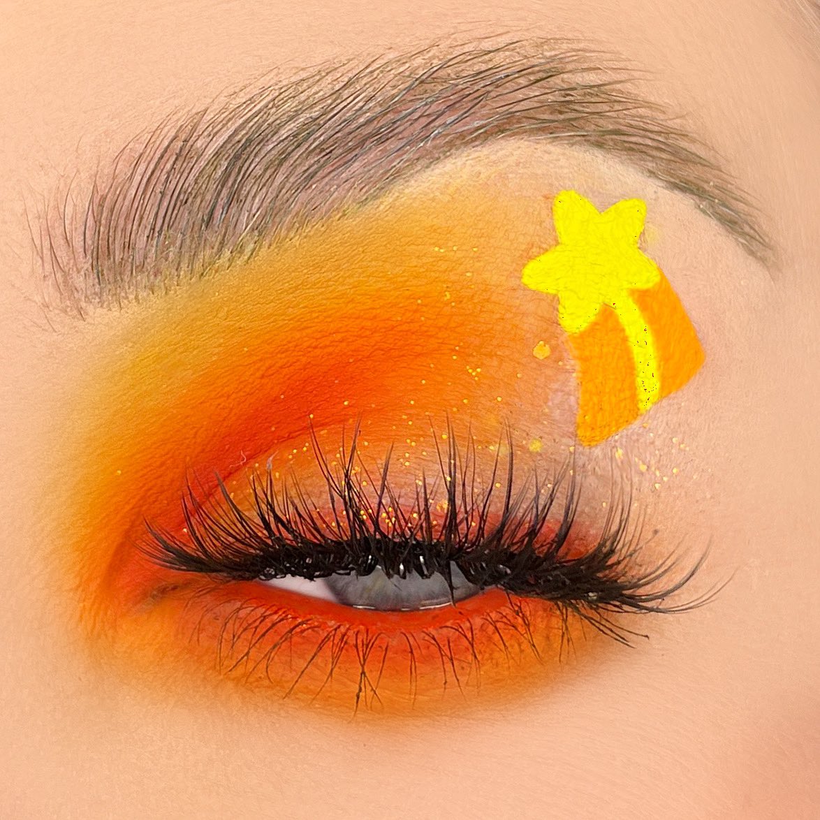 Mi1lou's tweet photo. De retour … 😊

@MorpheBrushes X @LuckyCharms 💛🧡 https://t.co/yAiGk9twoS