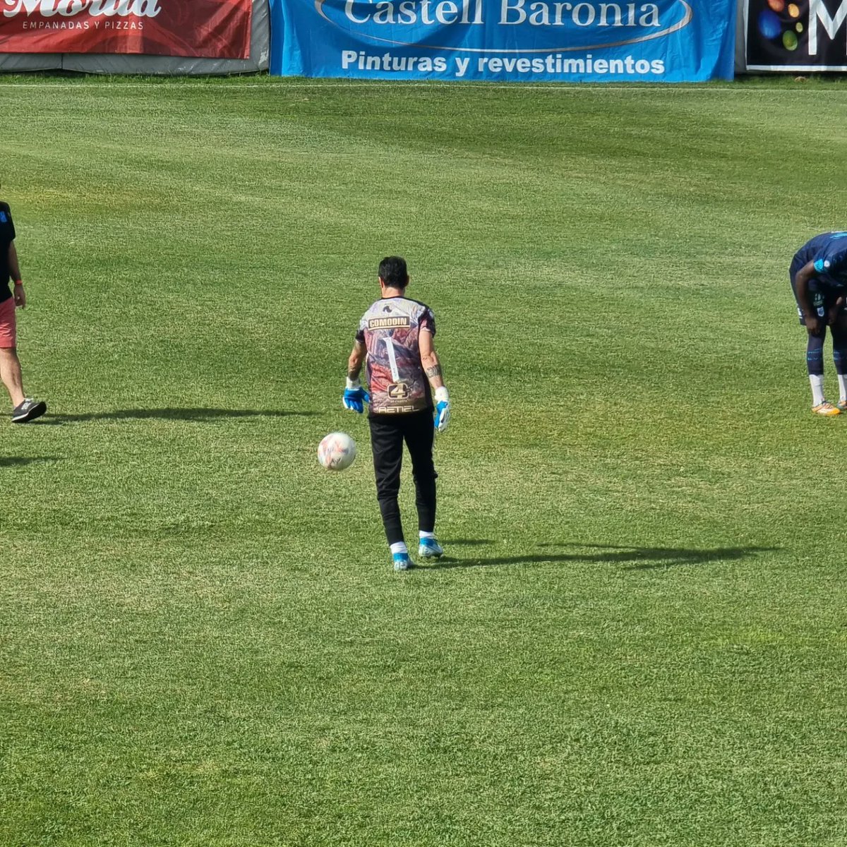FClubLucchetti's tweet photo. Todo listo 🥅🧤

#lauchalucchetti #laucha #cristianlucchetti #VamosLobo🔵⚪🐺 https://t.co/s8dhPeVftD
