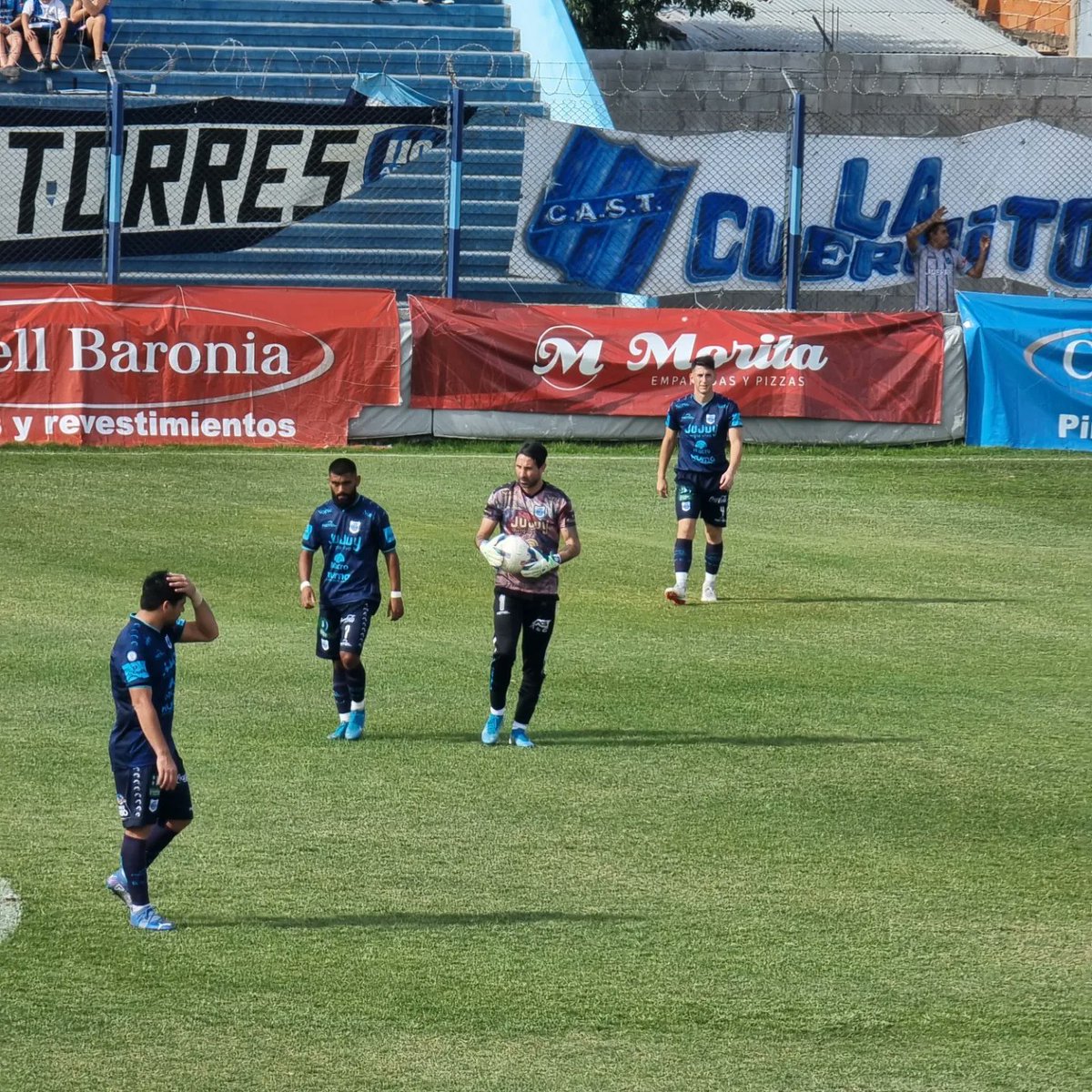 FClubLucchetti's tweet photo. Todo listo 🥅🧤

#lauchalucchetti #laucha #cristianlucchetti #VamosLobo🔵⚪🐺 https://t.co/s8dhPeVftD