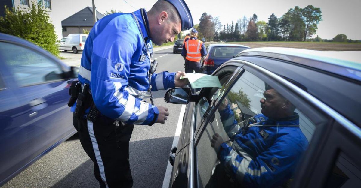 SySurX's tweet image. -Monsieur vous êtes sur une place handicapée 
-J'ai voté pour Macron aux #presidentielles2022 
-Autant pour moi, bonne journée