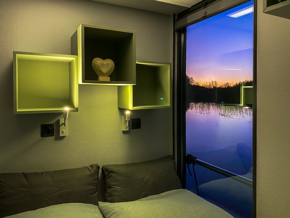 chinkelmann's tweet photo. Mit Leidenschaft geplant, mit Liebe ausgestattet und jetzt endlich fertig für die ersten Urlaubsgäste: Unser #Hausboot #GrandPlaisir. Lust auf eine Auszeit oder #Homeoffice? Mehr hier: https://t.co/9v4uJRSdZ8 #houseboat #lamare #urlaub #mecklenburgerseenplatte https://t.co/nTz7NvN8Fi