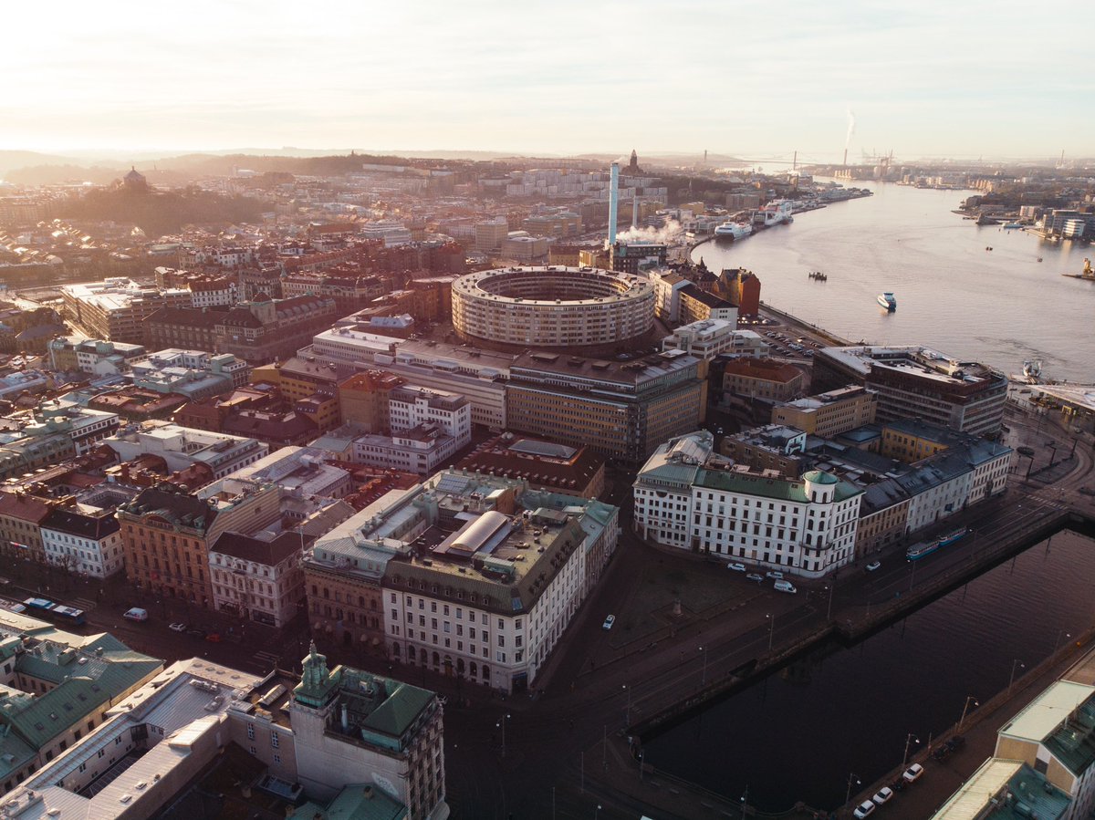 traivelling's tweet photo. #Gothenburg
The harbour metropolis and second-largest city in Sweden combines many contrasts that make up its very special flair. Old and modern, nature and industry close together, lots of culture, trendy shops and countless wonderful cafés make you forget the time. #traivelling https://t.co/dqr7cwn5Jh